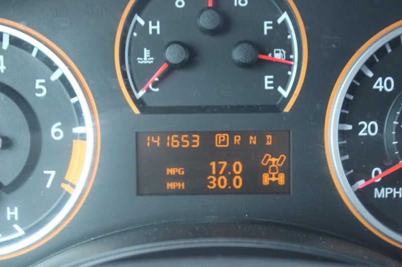 Nissan Titan Vehicle Image 19