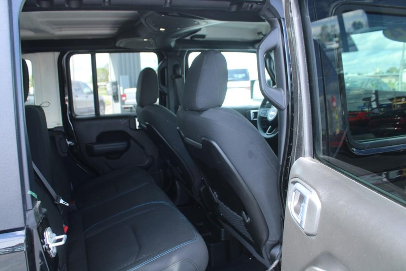 Jeep Wrangler 4xe Vehicle Image 12