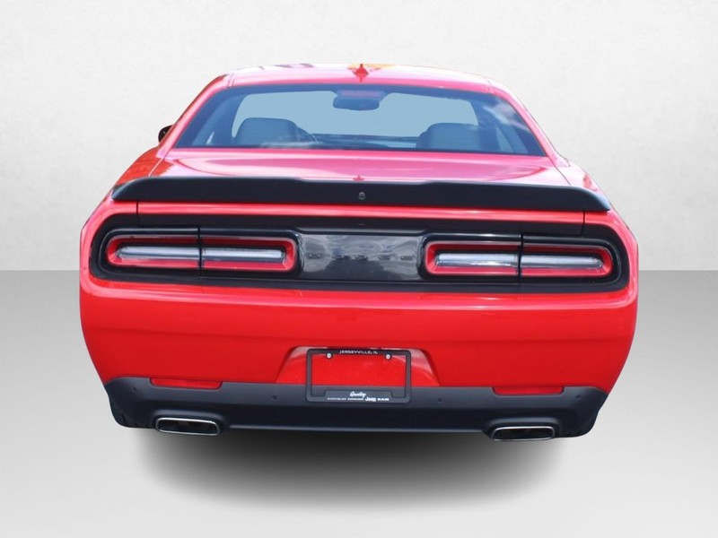 Dodge Challenger Vehicle Image 04