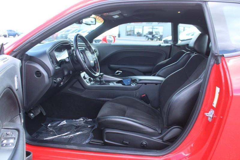 Dodge Challenger Vehicle Image 08