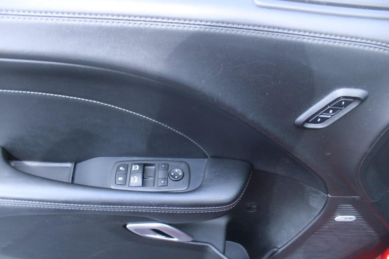 Dodge Challenger Vehicle Image 09