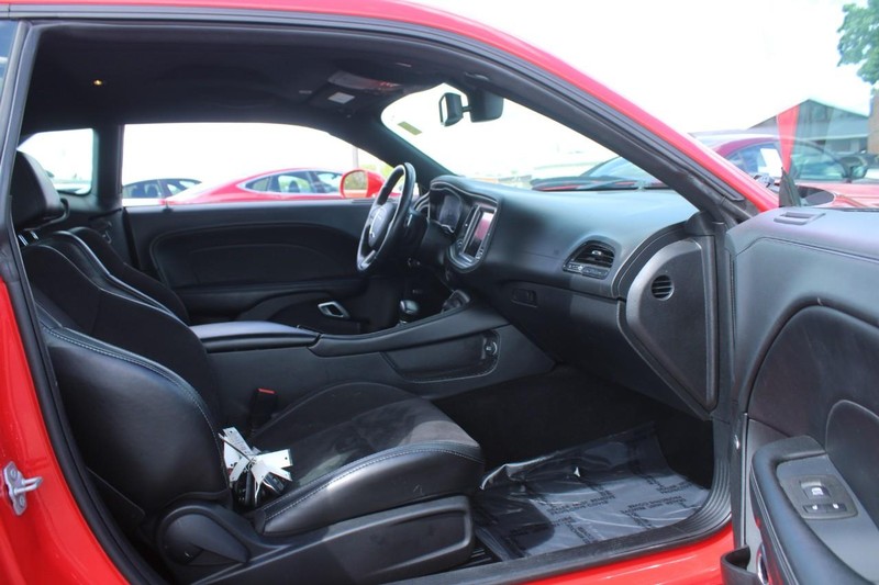 Dodge Challenger Vehicle Image 11