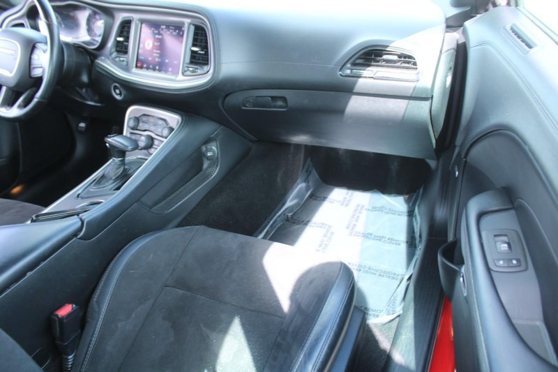 Dodge Challenger Vehicle Image 12
