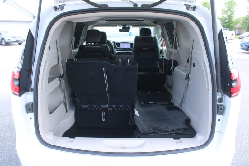 Chrysler Pacifica Vehicle Image 06