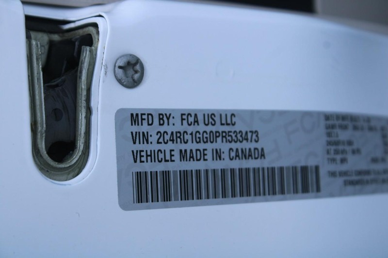 Chrysler Pacifica Vehicle Image 16