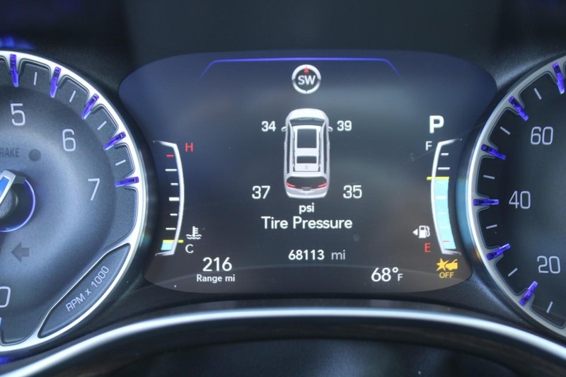Chrysler Pacifica Vehicle Image 18