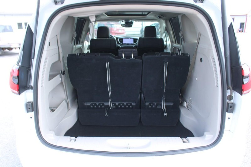Chrysler Pacifica Vehicle Image 06