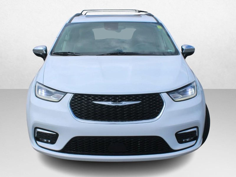 Chrysler Pacifica Vehicle Image 10