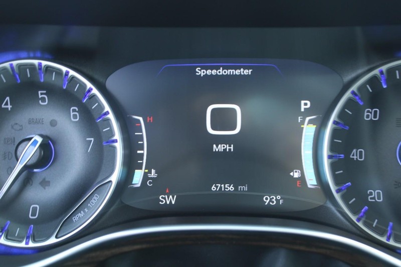Chrysler Pacifica Vehicle Image 20