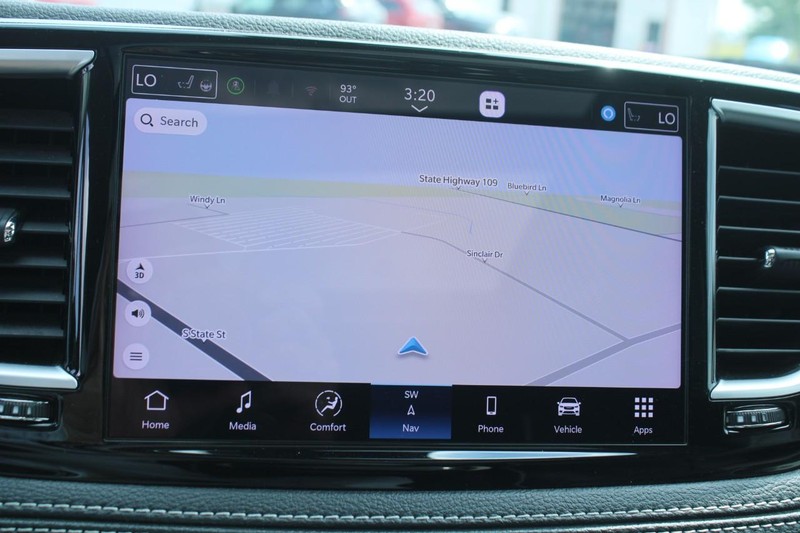 Chrysler Pacifica Vehicle Image 21