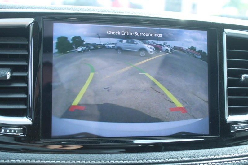 Chrysler Pacifica Vehicle Image 22
