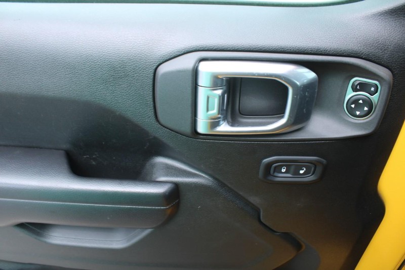 Jeep Wrangler Vehicle Image 09