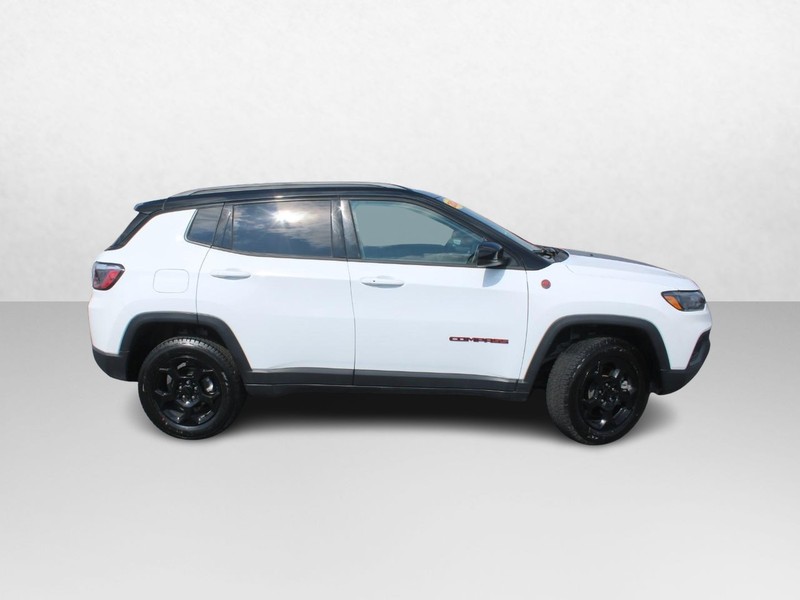 Jeep Compass Vehicle Image 02