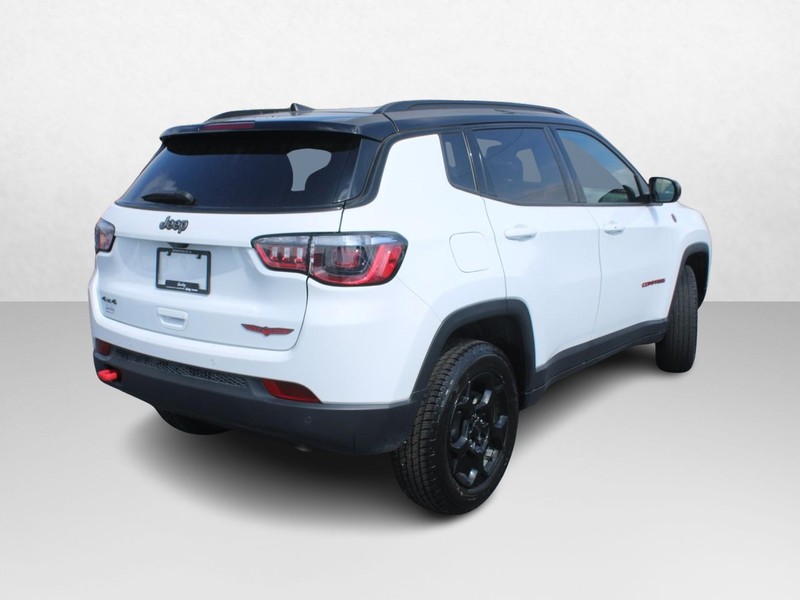 Jeep Compass Vehicle Image 03
