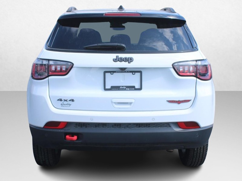 Jeep Compass Vehicle Image 04