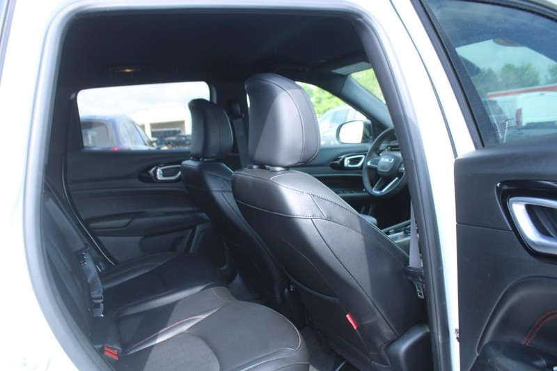 Jeep Compass Vehicle Image 12