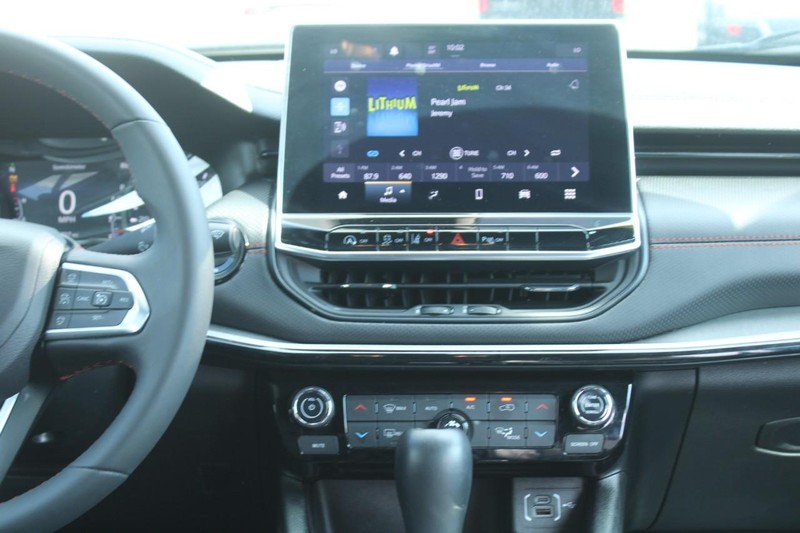 Jeep Compass Vehicle Image 15