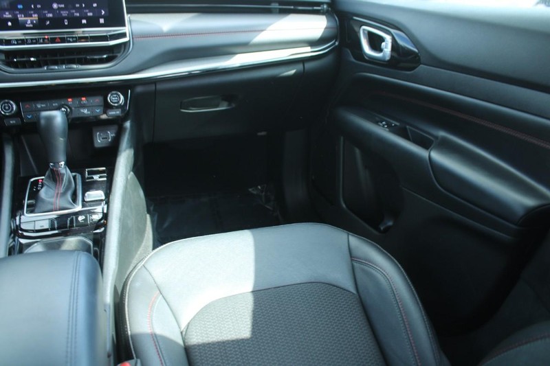 Jeep Compass Vehicle Image 16