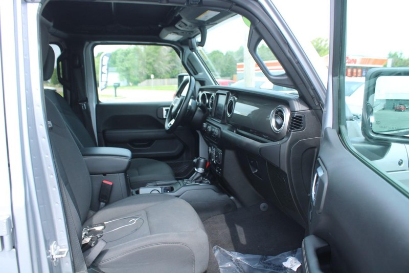 Jeep Wrangler Vehicle Image 11