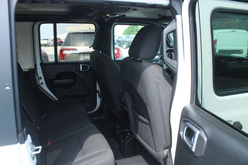 Jeep Wrangler Unlimited Vehicle Image 12