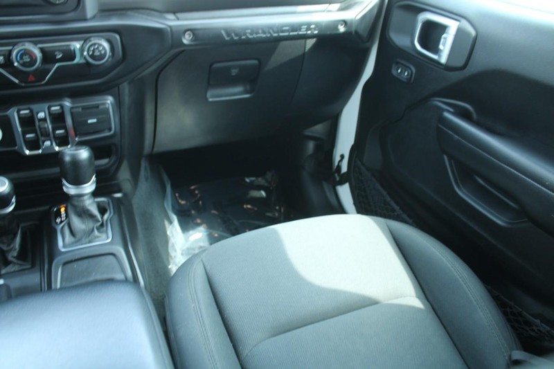 Jeep Wrangler Unlimited Vehicle Image 16