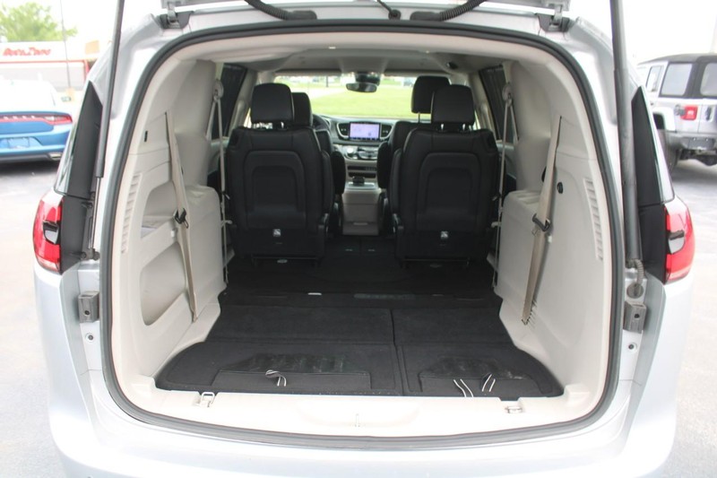 Chrysler Pacifica Vehicle Image 06