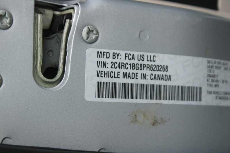 Chrysler Pacifica Vehicle Image 17