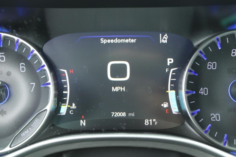 Chrysler Pacifica Vehicle Image 19