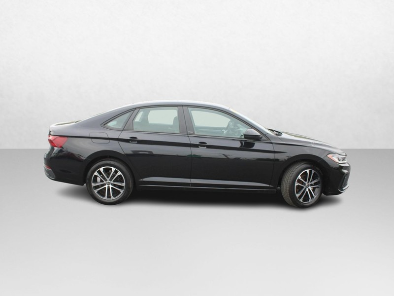 Volkswagen Jetta Vehicle Image 02