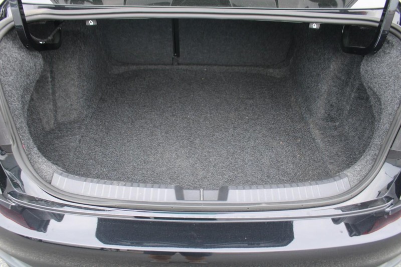 Volkswagen Jetta Vehicle Image 06