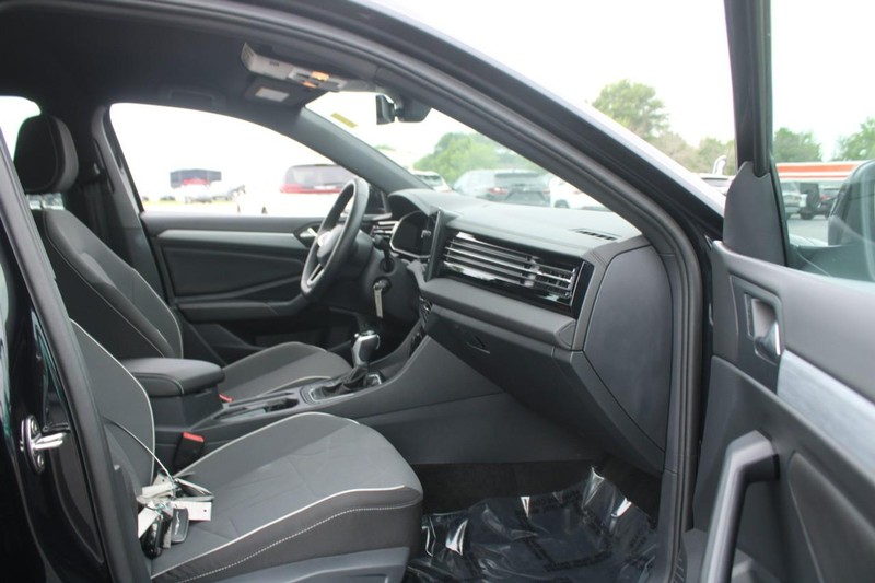 Volkswagen Jetta Vehicle Image 11