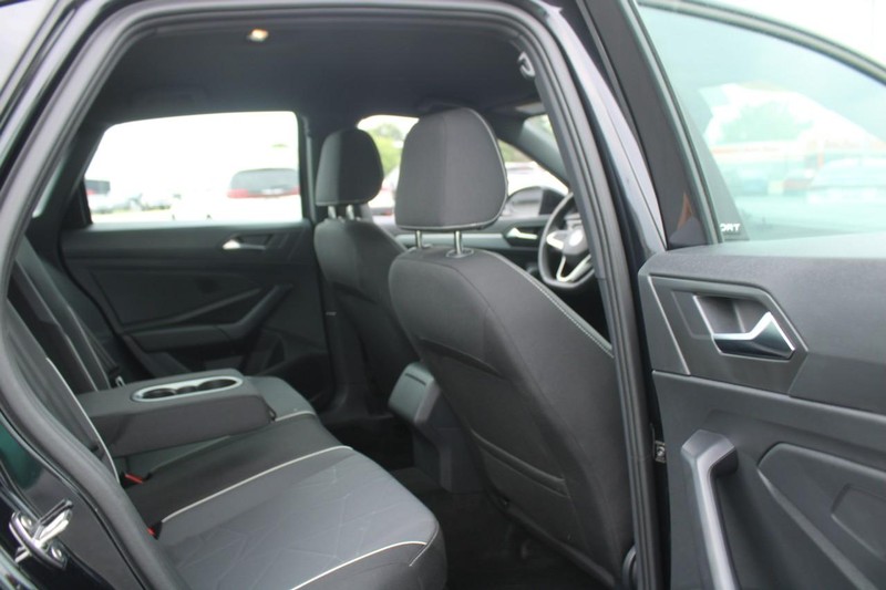 Volkswagen Jetta Vehicle Image 12