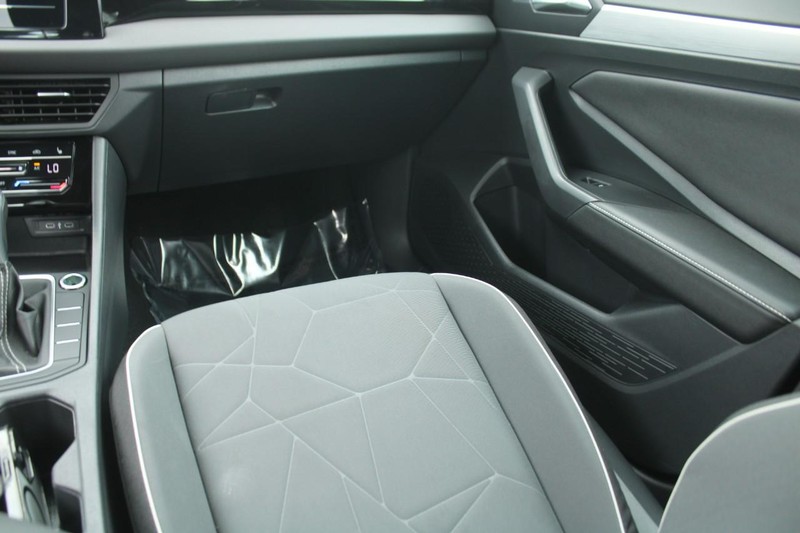 Volkswagen Jetta Vehicle Image 16