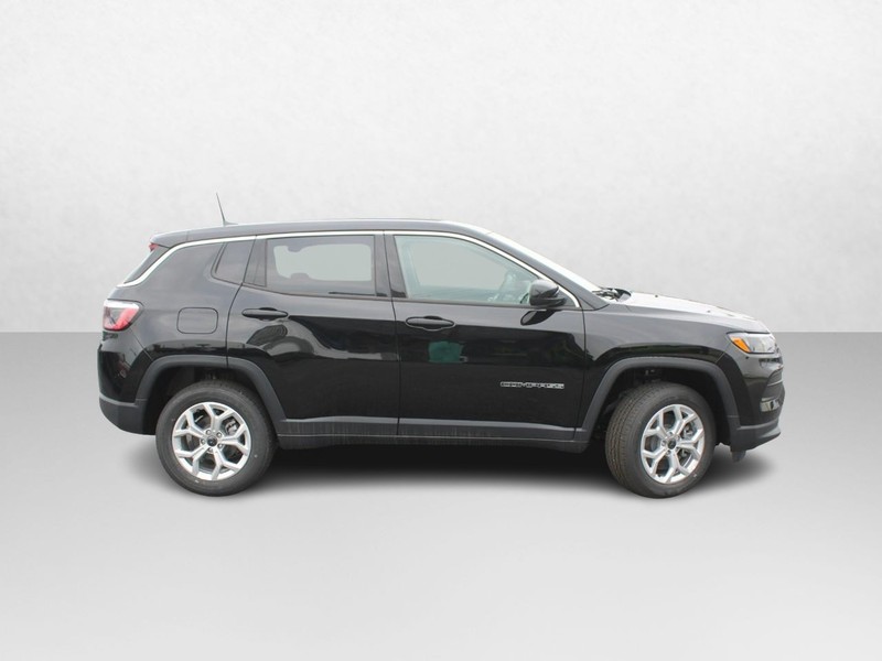 Jeep Compass Vehicle Image 02