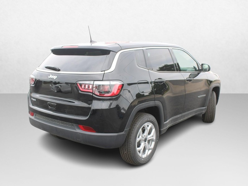 Jeep Compass Vehicle Image 03