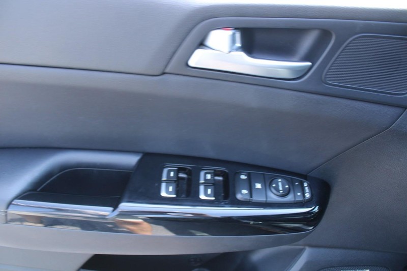 Kia Sportage Vehicle Image 09