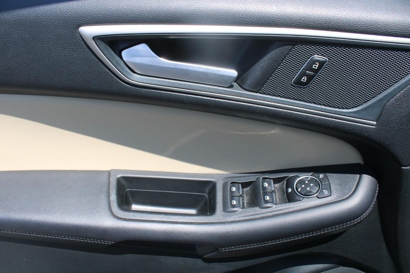 Ford Edge Vehicle Image 09