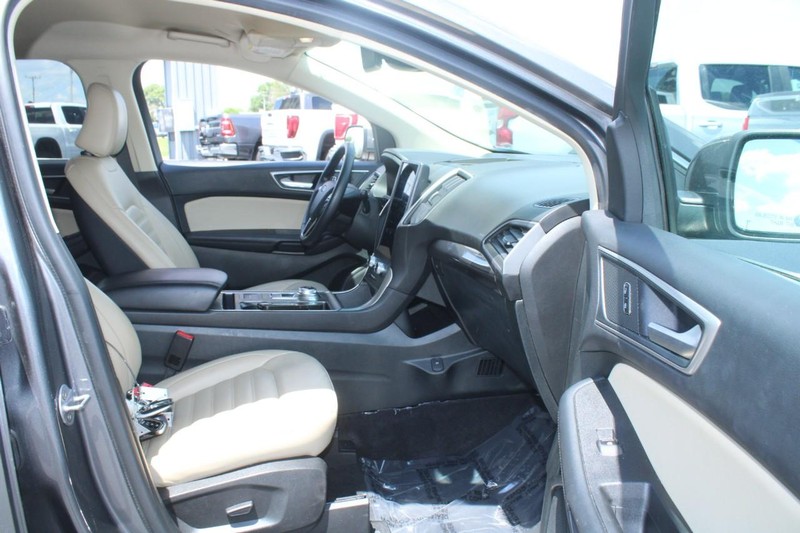 Ford Edge Vehicle Image 11