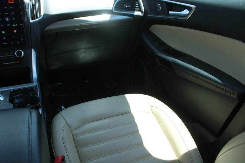 Ford Edge Vehicle Image 16