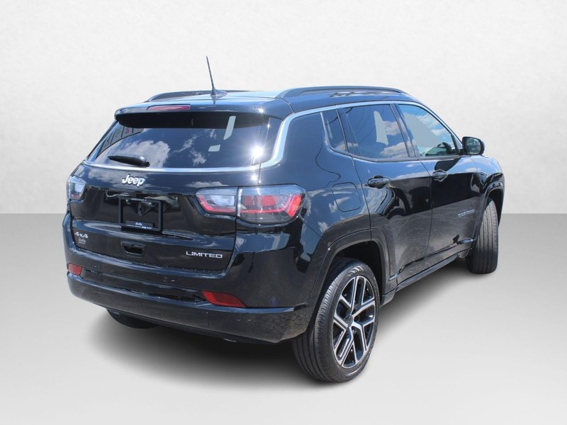 Jeep Compass Vehicle Image 03