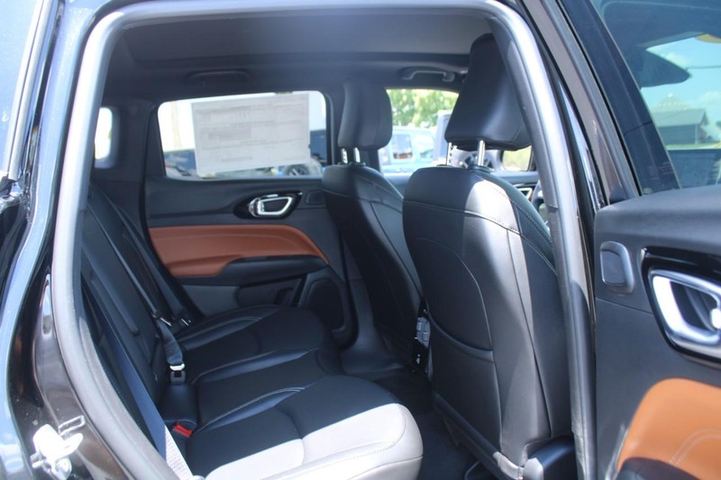 Jeep Compass Vehicle Image 04