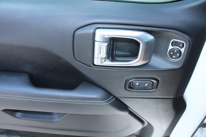 Jeep Wrangler Vehicle Image 09