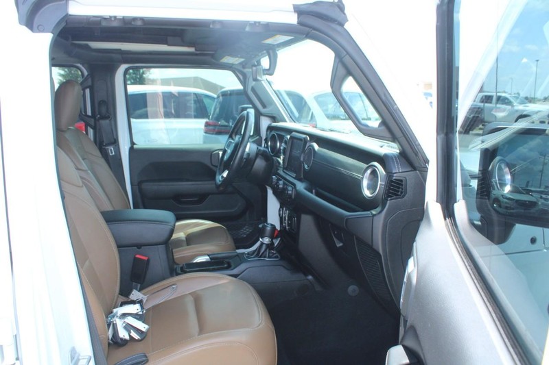 Jeep Wrangler Vehicle Image 11