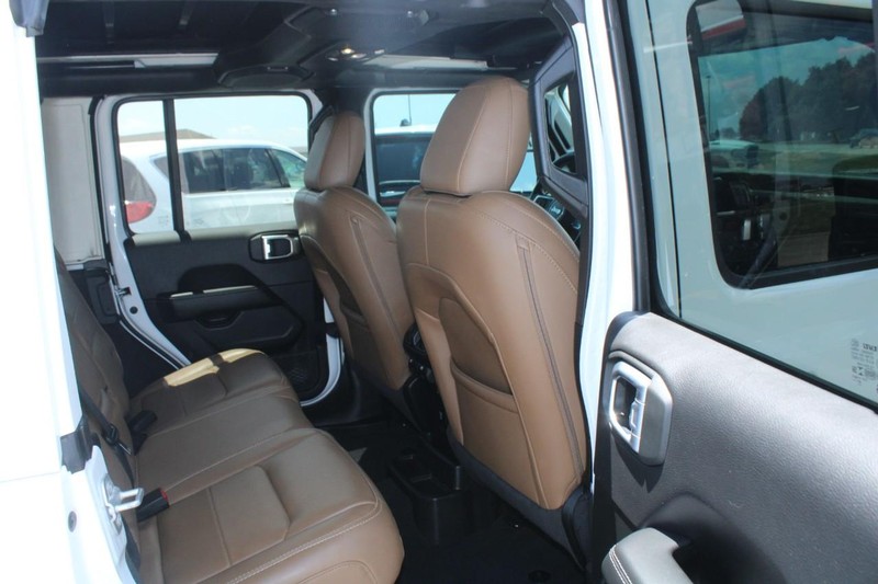 Jeep Wrangler Vehicle Image 12
