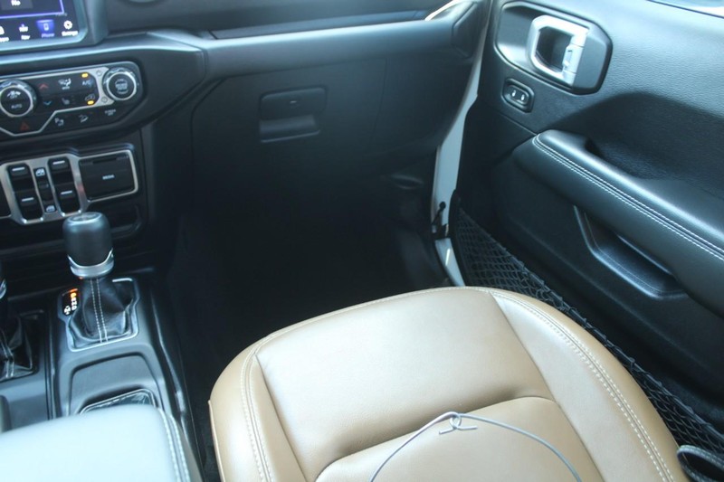 Jeep Wrangler Vehicle Image 16