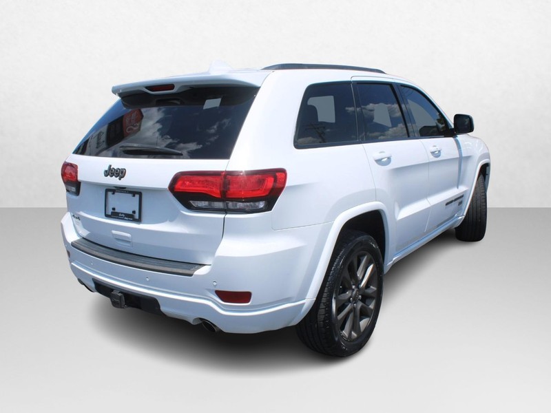 Jeep Grand Cherokee Vehicle Image 03
