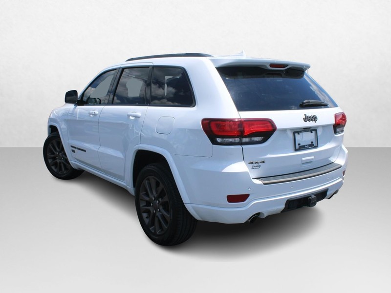 Jeep Grand Cherokee Vehicle Image 05
