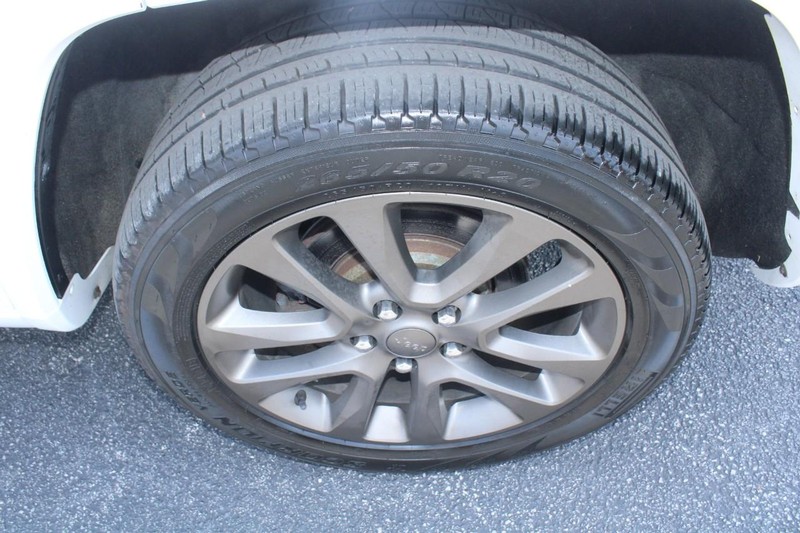 Jeep Grand Cherokee Vehicle Image 07