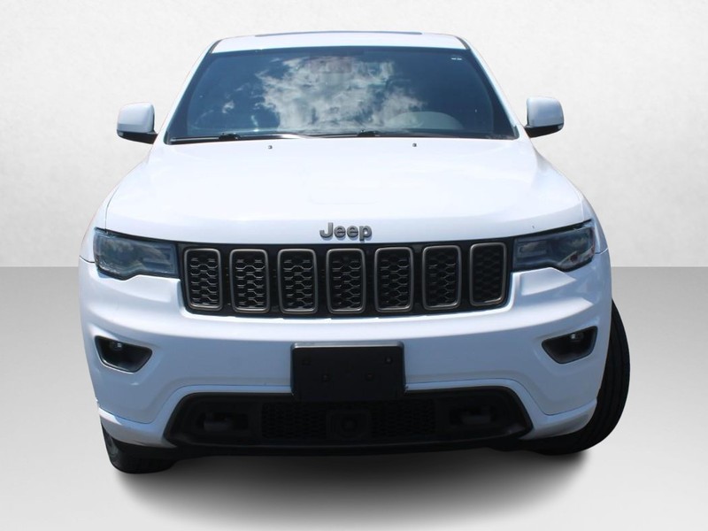 Jeep Grand Cherokee Vehicle Image 10