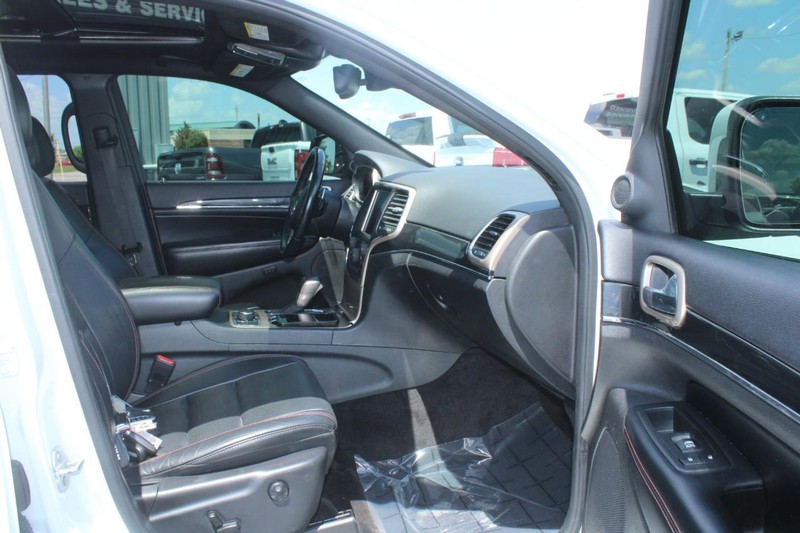 Jeep Grand Cherokee Vehicle Image 11